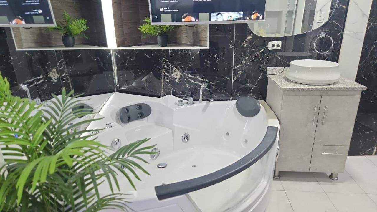 Luna Quitena Otel Quito Dış mekan fotoğraf